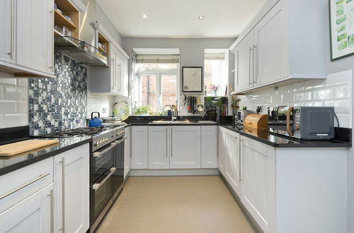 Photo 16 - Delightful Apartment in Prime Location Near Hampstead Heath by Underthedoormat