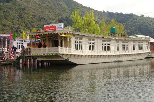 Photo 1 - Shiraz Deluxe Houseboat