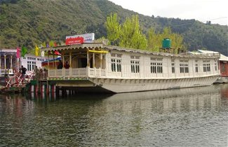 Photo 1 - Shiraz Deluxe Houseboat