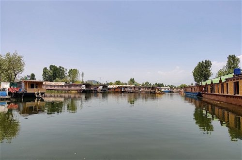 Photo 19 - Shiraz Deluxe Houseboat