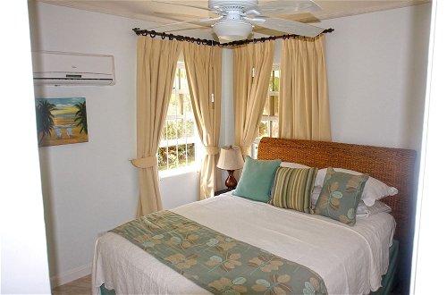 Foto 3 - This is a Beachfront 3 Bedroom, 3 Bathroom Villa, Family-friendly Activities