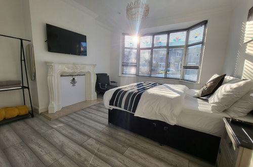 Foto 9 - Grand Exclusive 2 Bed Apartment - London