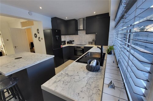 Photo 13 - Grand Exclusive 2 Bed Apartment - London