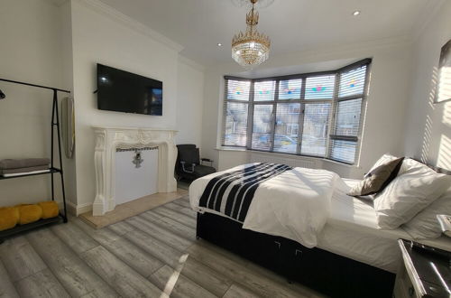 Foto 3 - Grand Exclusive 2 Bed Apartment - London