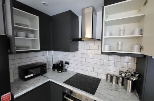 Photo 12 - Grand Exclusive 2 Bed Apartment - London