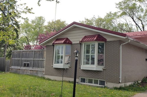 Photo 1 - Bungalow With Cozy 4 Bedrooms on a Large Property Lot ! Late Check-out