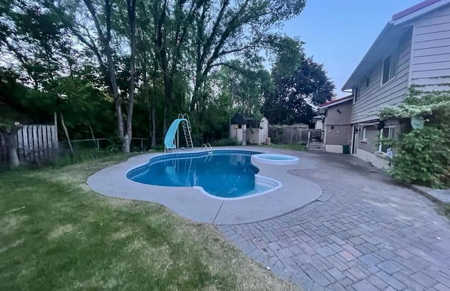 Bungalow With Cozy 4 Bedrooms on a Large Property Lot ! Late Check-out - Foto 13