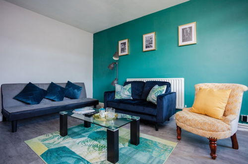 Photo 12 - Spacious 3 Bedroom Flat in the Heart of Shoreditch