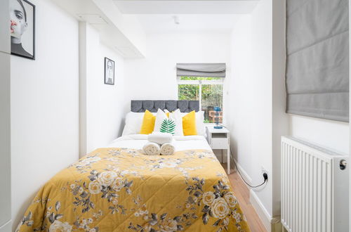 Photo 2 - JOIVY Stylish 2-Bed Flat W/ Private Garden In Notting Hill,