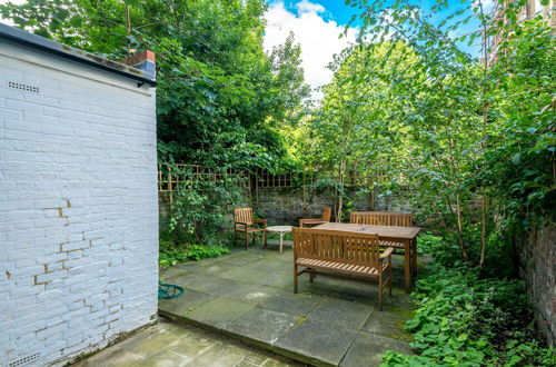 Photo 16 - Altido Stylish 2-Bed Flat W/ Private Garden In Notting Hill,