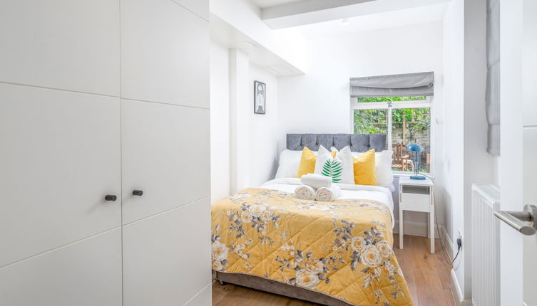 Foto 1 - Altido Stylish 2-Bed Flat W/ Private Garden In Notting Hill,