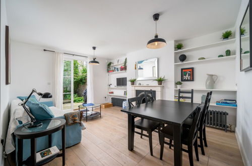 Photo 10 - Altido Stylish 2-Bed Flat W/ Private Garden In Notting Hill,