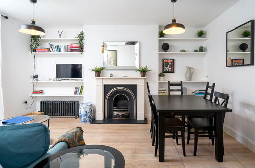 Photo 13 - Altido Stylish 2-Bed Flat W/ Private Garden In Notting Hill,