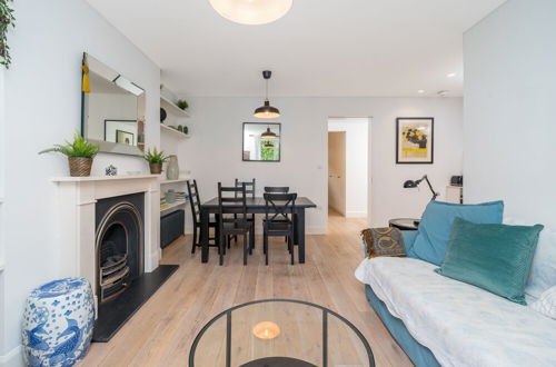 Photo 14 - JOIVY Stylish 2-Bed Flat W/ Private Garden In Notting Hill,