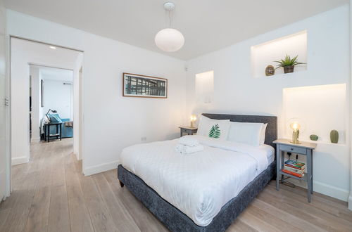 Photo 4 - Altido Stylish 2-Bed Flat W/ Private Garden In Notting Hill,