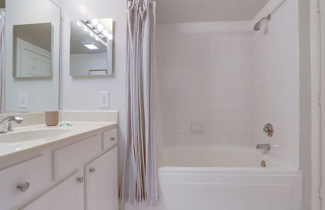 Sophisticated and Beautiful Condo - Foto 19