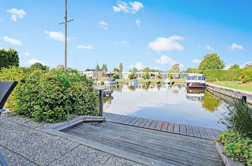 Photo 12 - Waterfront Holiday Home With Jetty