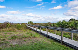 Photo 3 - Barefoot Hideaway Family Beachfront Retreat