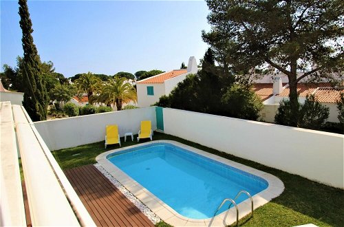 Photo 2 - Prainha Algarve Villa With Pool by Homing