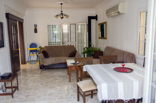 Foto 14 - Beautiful and Large 3-bed Villa in Lapta, Cyprus