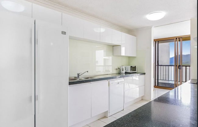 Cairns Ocean View Apartment in Aquarius - Photo 9