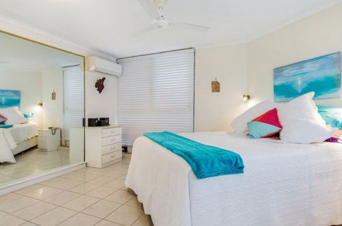 Photo 5 - Cairns Ocean View Apartment in Aquarius