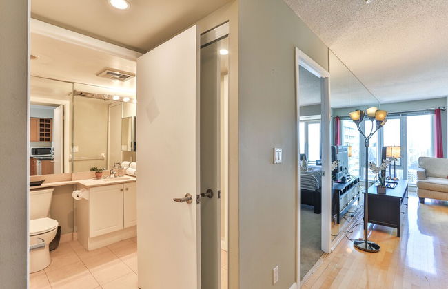 Downtown Studio in Dundas Square - Foto 15