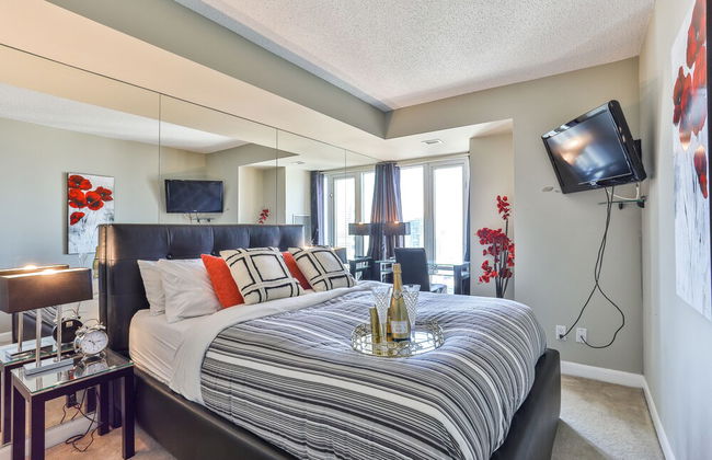 Downtown Studio in Dundas Square - Foto 4