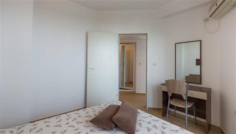 Photo 1 - 1-bed Modern Sea View Apartment in Aparthotel