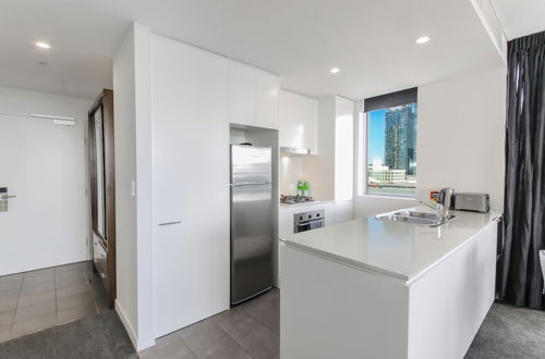 Photo 5 - 2 Bedroom Modern Apartment in Chatswood