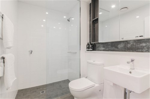 Photo 11 - 2 Bedroom Modern Apartment in Chatswood