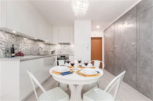 Photo 17 - Apartment City Center Zlota by Renters