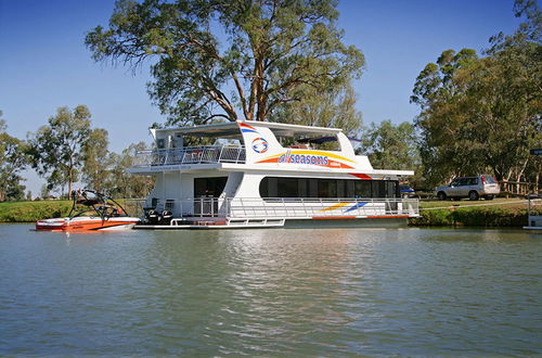 Photo 8 - All Seasons Houseboats