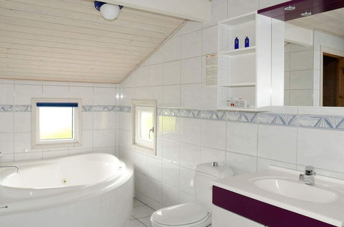 Foto 6 - 7 Person Holiday Home in Henne