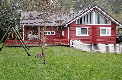 Foto 13 - Quaint Holiday Home in Aakirkeby near Stream