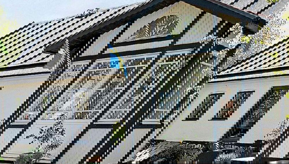 Primary image