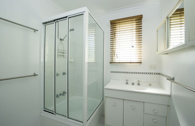 Picnic Bay Apartments Unit 4 - Photo 12