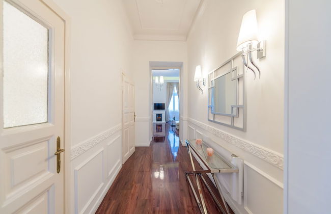 Music Academy Bedroom Suite Café Vian Apartman Kft - Foto 12