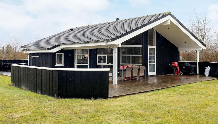 Foto 1 - 6 Person Holiday Home in Lokken