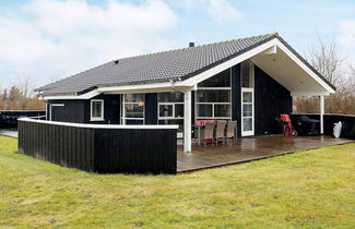 Foto 1 - 6 Person Holiday Home in Lokken