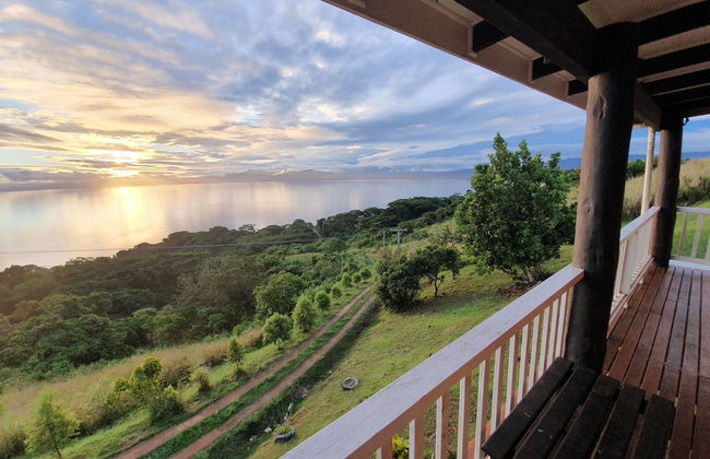 Over the Horizon near Savusavu Market - Foto 16