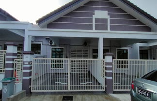 Foto 1 - OYO Homes 90611 Homestay D'emas