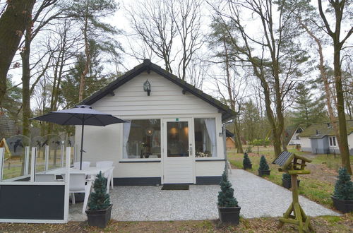 Photo 11 - Serene Holiday Home in Limburg Amid a Forest