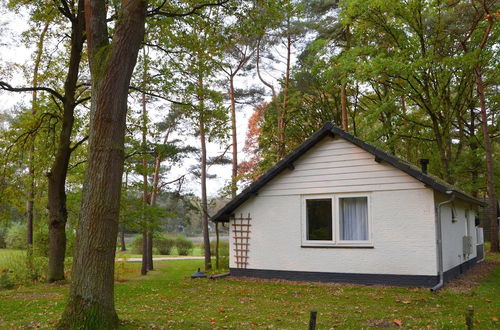 Foto 28 - Serene Holiday Home in Limburg Amid a Forest