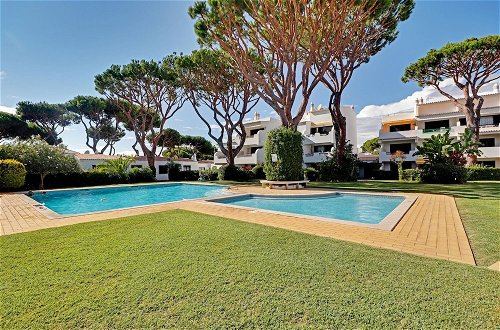 Photo 2 - Vilamoura Terrace With Pool by Homing