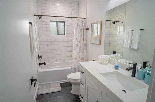 Photo 13 - Cozy and Gorgeous 3 BR 2 BA Near Amazing Downtown