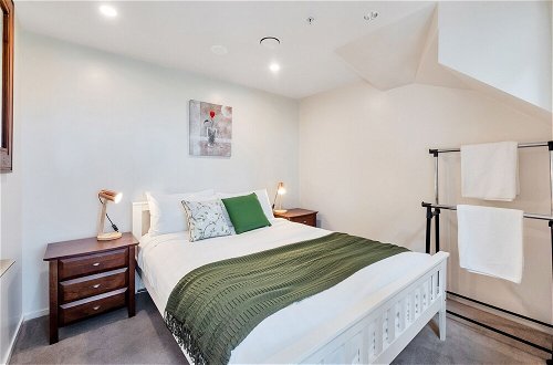 Photo 3 - Central 3 bed, loft apartment in the CBD w Parking