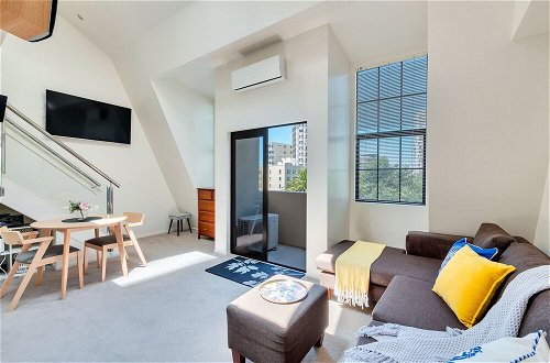 Photo 1 - Central 3 bed, loft apartment in the CBD w Parking