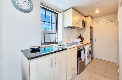 Photo 15 - Central 3 bed, loft apartment in the CBD w Parking