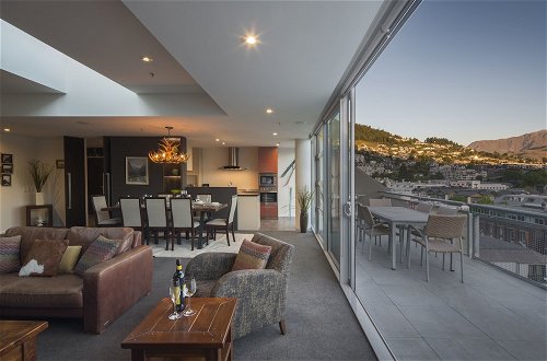 Photo 15 - Shotover Penthouse & Spa by Staysouth